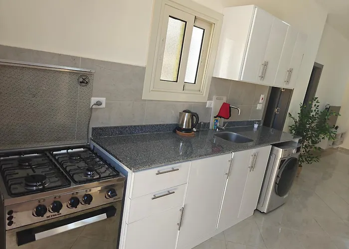 Apartman Bayt Hassan S18 - Fabulous Roof 1 Bedroom Gurdaka